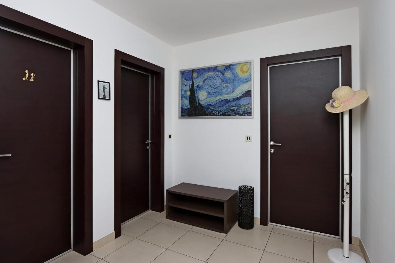 וולוסקו Starry Night - Smart Tv, Extra Big Bed, Big Bathtub, Private Parking, Sea View, Wifi, 2Bedrooms מראה חיצוני תמונה