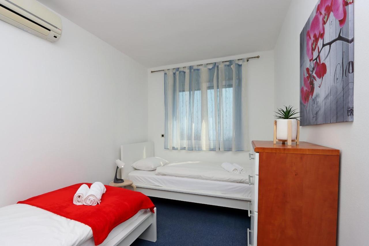 וולוסקו Starry Night - Smart Tv, Extra Big Bed, Big Bathtub, Private Parking, Sea View, Wifi, 2Bedrooms מראה חיצוני תמונה