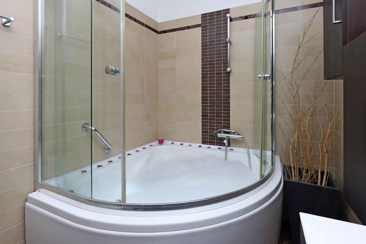 וולוסקו Starry Night - Smart Tv, Extra Big Bed, Big Bathtub, Private Parking, Sea View, Wifi, 2Bedrooms מראה חיצוני תמונה